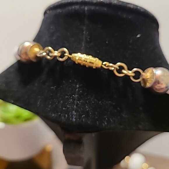 Unbranded White Beads w/Gold Tone Spacer Necklace Ladies Party Office Vintage - Picture 4 of 4